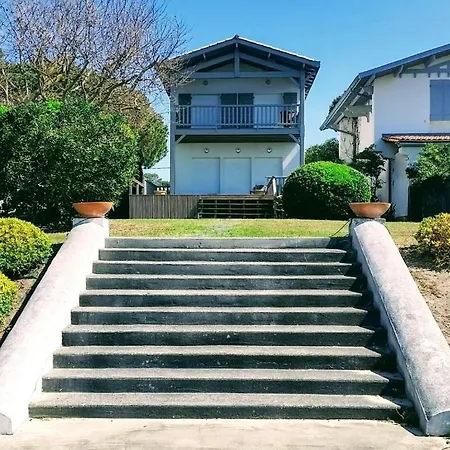 Villa De La *