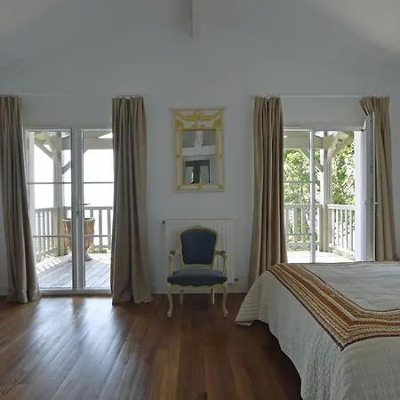Villa De La *